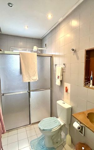 Casa à venda com 200m², 3 quartos e 3 vagas Casa à venda com 200m², 3 quartos e 3 vagasBanheiro da Suíte