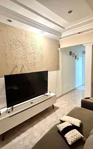 Casa à venda com 200m², 3 quartos e 3 vagas Casa à venda com 200m², 3 quartos e 3 vagasSala