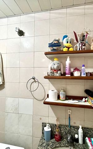 Casa à venda com 200m², 3 quartos e 3 vagas Casa à venda com 200m², 3 quartos e 3 vagasBanheiro 1
