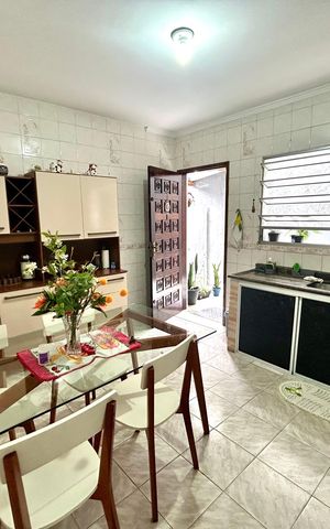 Casa à venda com 200m², 3 quartos e 3 vagas Casa à venda com 200m², 3 quartos e 3 vagasCozinha