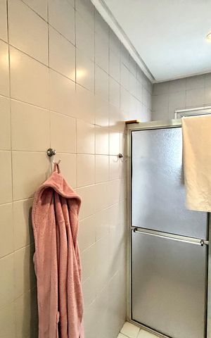Casa à venda com 200m², 3 quartos e 3 vagas Casa à venda com 200m², 3 quartos e 3 vagasBanheiro da Suíte