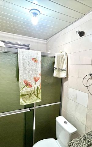Casa à venda com 200m², 3 quartos e 3 vagas Casa à venda com 200m², 3 quartos e 3 vagasBanheiro 1
