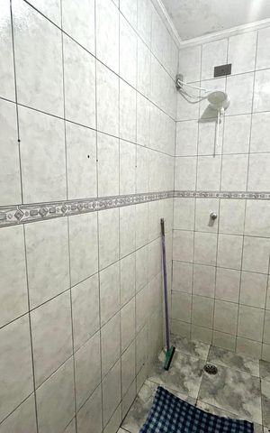 Casa à venda com 200m², 3 quartos e 3 vagas Casa à venda com 200m², 3 quartos e 3 vagasBanheiro 2
