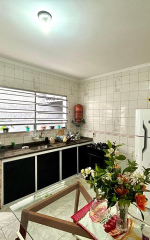 Casa à venda com 200m², 3 quartos e 3 vagas Casa à venda com 200m², 3 quartos e 3 vagasCozinha