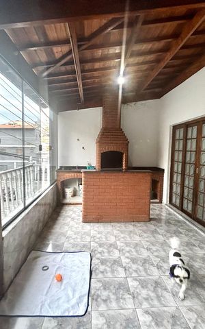 Casa à venda com 200m², 3 quartos e 3 vagas Casa à venda com 200m², 3 quartos e 3 vagasVaranda gourmet