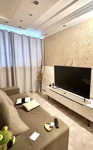 Casa à venda com 200m², 3 quartos e 3 vagas Casa à venda com 200m², 3 quartos e 3 vagasSala