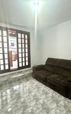Casa à venda com 200m², 3 quartos e 3 vagas Casa à venda com 200m², 3 quartos e 3 vagasSala