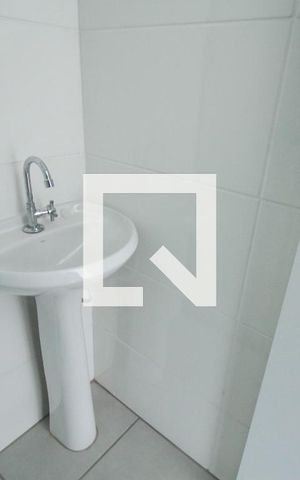 Studio para alugar com 26m², 1 quarto e sem vaga Studio para alugar com 26m², 1 quarto e sem vagaBanheiro Social