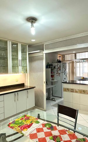 Apartamento à venda com 300m², 4 quartos e 1 vaga Apartamento à venda com 300m², 4 quartos e 1 vagaCozinha