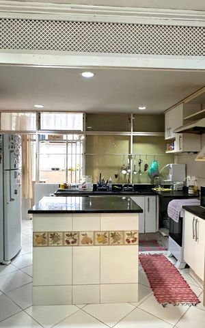 Apartamento à venda com 300m², 4 quartos e 1 vaga Apartamento à venda com 300m², 4 quartos e 1 vagaCozinha