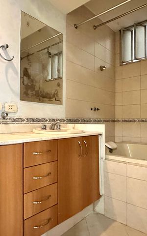 Apartamento à venda com 300m², 4 quartos e 1 vaga Apartamento à venda com 300m², 4 quartos e 1 vagaBanheiro da Suíte 1