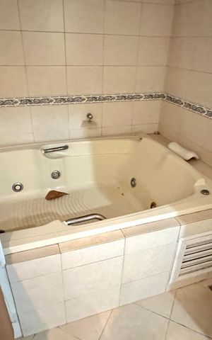 Apartamento à venda com 300m², 4 quartos e 1 vaga Apartamento à venda com 300m², 4 quartos e 1 vagaBanheiro da Suíte 1