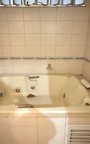 Apartamento à venda com 300m², 4 quartos e 1 vaga Apartamento à venda com 300m², 4 quartos e 1 vagaBanheiro da Suíte 1