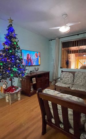 Casa à venda com 140m², 2 quartos e 2 vagas Casa à venda com 140m², 2 quartos e 2 vagasSala