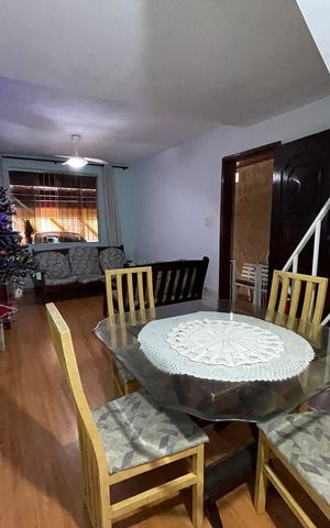 Casa à venda com 140m², 2 quartos e 2 vagas Casa à venda com 140m², 2 quartos e 2 vagasSala