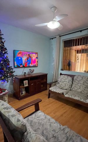 Casa à venda com 140m², 2 quartos e 2 vagas Casa à venda com 140m², 2 quartos e 2 vagasSala