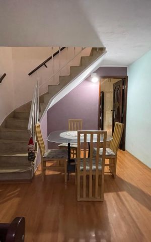 Casa à venda com 140m², 2 quartos e 2 vagas Casa à venda com 140m², 2 quartos e 2 vagasSala