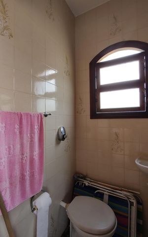 Casa de condomínio à venda com 235m², 4 quartos e 4 vagasLavabo