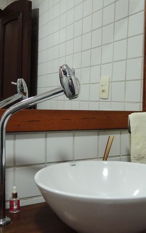 Casa de condomínio à venda com 235m², 4 quartos e 4 vagasBanheiro Social