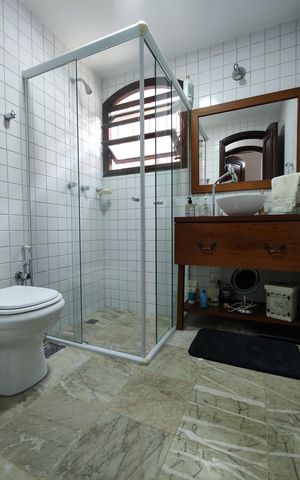 Casa de condomínio à venda com 235m², 4 quartos e 4 vagasBanheiro Social