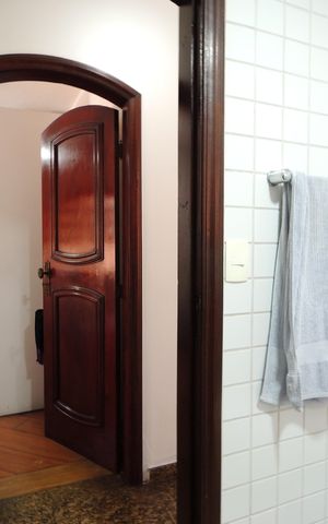 Casa de condomínio à venda com 235m², 4 quartos e 4 vagasBanheiro Social