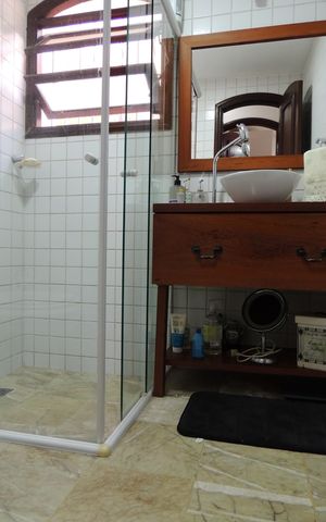 Casa de condomínio à venda com 235m², 4 quartos e 4 vagasBanheiro Social