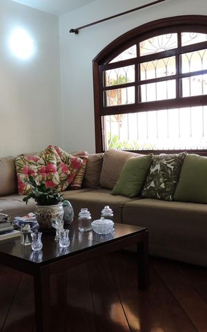 Casa de condomínio à venda com 235m², 4 quartos e 4 vagasSala