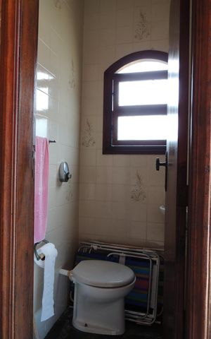 Casa de condomínio à venda com 235m², 4 quartos e 4 vagasLavabo