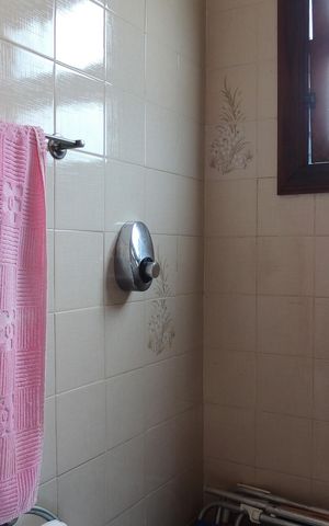 Casa de condomínio à venda com 235m², 4 quartos e 4 vagasLavabo