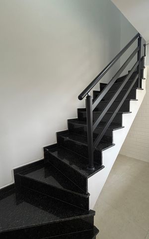 Apartamento à venda com 79m², 2 quartos e 1 vaga Apartamento à venda com 79m², 2 quartos e 1 vagaEscada