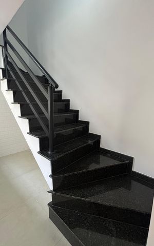 Apartamento à venda com 79m², 2 quartos e 1 vaga Apartamento à venda com 79m², 2 quartos e 1 vagaEscada