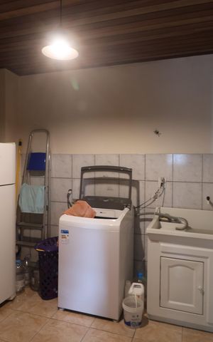 Casa à venda com 240m², 3 quartos e 2 vagasÁrea de Serviço