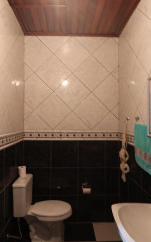 Casa à venda com 240m², 3 quartos e 2 vagasBanheiro da Suíte