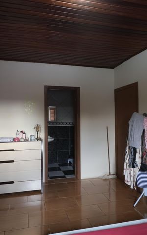 Casa à venda com 240m², 3 quartos e 2 vagasSuite