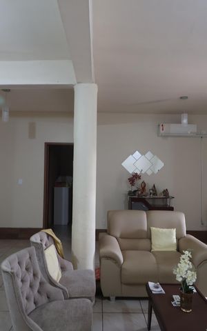 Casa à venda com 240m², 3 quartos e 2 vagasSala 1