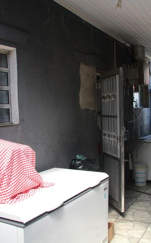 Casa à venda com 260m², 2 quartos e 3 vagascorredor acesso ao ssalão comercial 
