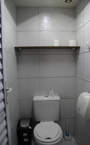 Casa à venda com 260m², 2 quartos e 3 vagasBanheiro Social