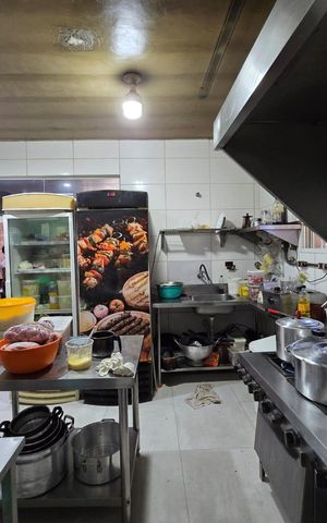 Casa à venda com 260m², 2 quartos e 3 vagas Casa à venda com 260m², 2 quartos e 3 vagasCozinha