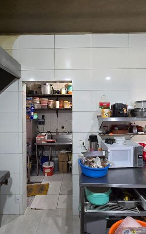 Casa à venda com 260m², 2 quartos e 3 vagas Casa à venda com 260m², 2 quartos e 3 vagasCozinha