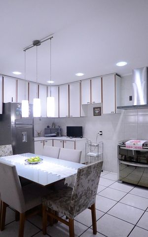 Casa à venda com 358m², 3 quartos e 5 vagas Casa à venda com 358m², 3 quartos e 5 vagasCozinha