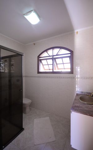 Casa à venda com 358m², 3 quartos e 5 vagas Casa à venda com 358m², 3 quartos e 5 vagasBanheiro - Quarto 2