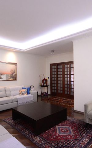 Casa à venda com 358m², 3 quartos e 5 vagas Casa à venda com 358m², 3 quartos e 5 vagasSala