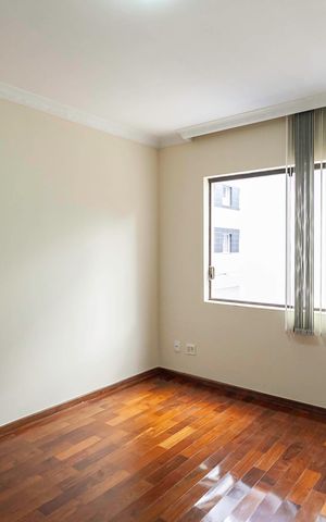 Casa à venda com 420m², 4 quartos e 6 vagas Casa à venda com 420m², 4 quartos e 6 vagasSuíte