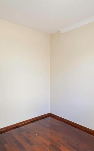 Casa à venda com 420m², 4 quartos e 6 vagas Casa à venda com 420m², 4 quartos e 6 vagasQuarto 1