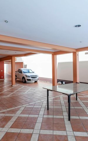 Casa à venda com 420m², 4 quartos e 6 vagas Casa à venda com 420m², 4 quartos e 6 vagassalão