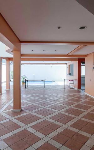 Casa à venda com 420m², 4 quartos e 6 vagas Casa à venda com 420m², 4 quartos e 6 vagassalão