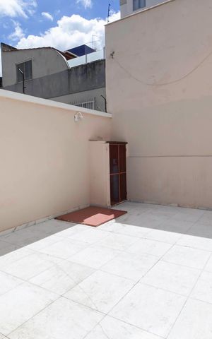 Casa à venda com 420m², 4 quartos e 6 vagas Casa à venda com 420m², 4 quartos e 6 vagasQuintal