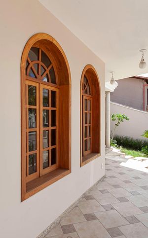 Casa à venda com 420m², 4 quartos e 6 vagas Casa à venda com 420m², 4 quartos e 6 vagasVaranda