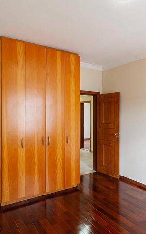 Casa à venda com 420m², 4 quartos e 6 vagas Casa à venda com 420m², 4 quartos e 6 vagasQuarto 2
