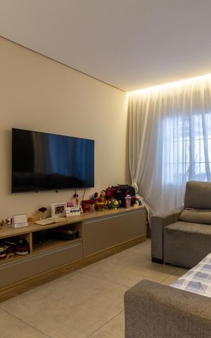 Casa à venda com 170m², 3 quartos e 2 vagas Casa à venda com 170m², 3 quartos e 2 vagasSala